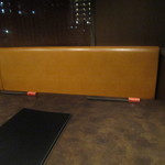 テーブル席に着席です