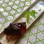 甘の味・茶の道 茶席菓子 - 籠目紋に短冊皿
