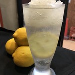 三茶酒家 香港バル213 - 夏季限定、シャリシャリレモンサワー！最初の一杯はコレで。