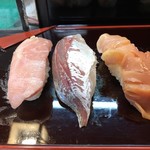 Sushi Kazu - 中にぎり
                      鮪・真鯵・赤貝