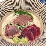 鳥田中 - 湯引きです　丹波地鶏のレバー はつ 砂肝