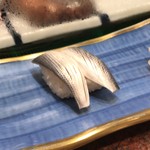 Yoshikame Zushi - すっごく美しいコハダ。〆具合も、絶品！