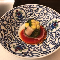 日本料理 花菊 - 先付：夏野菜 蟹身 ゼリー寄せ トマト風味のそうす