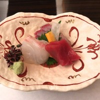 日本料理 花菊 - 造里：お造り三種盛り 芽物一式
