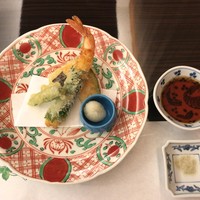 日本料理 花菊 - 油物：海老紫蘇風味の新挽き揚げ 茄子 南京 獅子唐