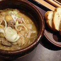 田町 鳥心 - もつ煮にバケットなんてオシャレ～