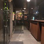 Bar K6 - ここをまっすぐ行けば入り口