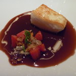 レ セゾン - オレンジ風味のコック貝とバターソースで光沢を出したフランス産平目　京人参とジュヌボワーズを添えて