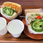 NICOLAO Coffee And Sandwich Works - 手前:ツナ&オリーブ ¥556 奥:テリヤキチキン&夏野菜チリビーンズ ¥556