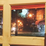 オステリアピッコラ - 玄関のガラスドアから花火がけっこう観えました