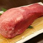 肉小僧 匠 - 黒毛和牛タン一本売り