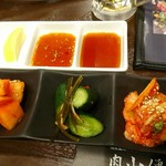 肉小僧 匠 - キムチ３種盛り