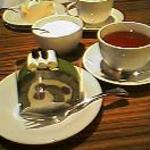 シュハリ六甘 - 抹茶ロールケーキの写真です。