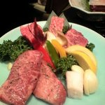 きらく亭 - 厚切り肉の盛り合わせ