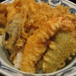 天ぷら新宿つな八 - 「特製つな八天丼(\1575)」。