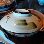 煮込みうどん かに屋 - 土鍋の蓋は取り皿利用