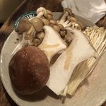 炭火焼肉 だいじゅん - きのこ盛合せ