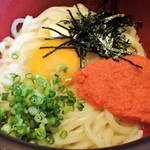 釜あげうどん はつとみ - 釜玉明太バターうどんのアップ