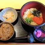 釜あげうどん はつとみ - 釜玉明太バターうどん800円＋五目ごはん100円