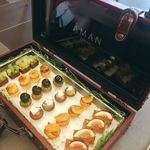 ザ・ラウンジ byアマン - トランクをぱかっと開けるとプチスイーツ達が