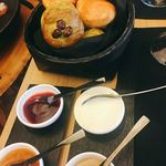 ザ・ラウンジ byアマン - スコーン。さくふわでおいしい。ジャムも絶品。一滴残らず食したい。