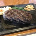 ドンキホーテ - 1ポンド俵ハンバーグ(450g)、店員カット前