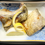 魚勝 - ハマチのカマ塩焼き