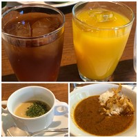 グランカフェ - ◆オレンジジュースと烏龍茶 ◆キャベツのポタージュ ◆カレーが頂きたくなり、スプーン2杯程度だけ「キーマカレー」を。辛いですけれど、良い味わい。