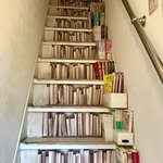 Tentekidou - 本棚の壁紙の階段