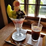 くらしき桃子 - サマースペシャルパフェとアイスコーヒー