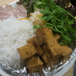 ハノイ - 豚肉と揚げ豆腐ビフン