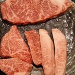 炭火焼肉屋台 たじま屋 - 塩ロース、塩カルビ。カルビはちょっと脂が多い。