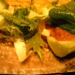 料理店 Caiotto - 帆立貝柱・プラム・オクラ・長芋のサラダ＠８８０