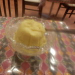 ロイヤル ナン カレー - クルフィ　350円