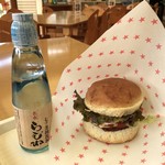 道の駅さいかい みかんドーム - ドームバーガー＝４００円
            らむね＝１６０円