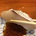 岩佐寿し - 縞鰺アップ。脂がありながらもさっぱりしていて、最近お気に入りです（╹◡╹）