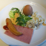 MANDARIN ORCHARD SINGAPORE - 茹で卵他卵料理　ソーセージ3種