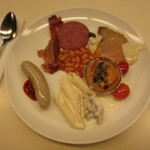 MANDARIN ORCHARD SINGAPORE - 本日の豆料理　ハム数種