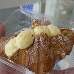 たま木亭 - ミルククリームを入れた「ミルククロワッサン」は、クロワッサン生地の食感はそのままに、ミルキーな風味とコクのある甘味が癖になるミルククリームがマッチ！お腹にドスン！と貯まるウマさのスイーツパンメニュー