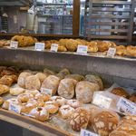 人気の「たま木亭」と言えども、平日の午前中は割と空いているので、気になるパンをこの日もラクラク購入しせり！