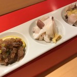 しょうぶ - 晩酌セット。鯵のなめろうに烏賊の下足、さらしくじらの酢味噌和え。風合いの良い一品です。