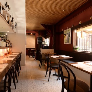 特別感のある個室◆テーブルやカウンターにも風情が漂います。