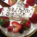 パティスリー リッチフィールド - イチゴのホールケーキ