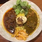 SPICY CURRY 魯珈 - 2種(ニルギリチキンカレー、ラム)＋るうろう煮玉子 