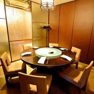 For entertaining, meeting, etc. We also have private rooms with round tables where you can spend an elegant time.