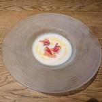 エメ - 桃と生ハムの ビシソワーズ