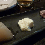魚貝三昧 雛 - 大根（おでん？）、おぼろ豆腐、モツ煮のお通し
