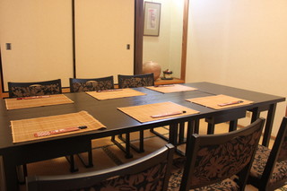 Kappou Chiyo - ６人掛けのテーブル席もございます。