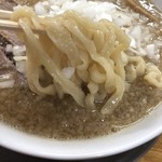中華そば136 - 自家製の縮れ麺
