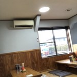 中華そば136 - 店内　小上がりもありますが基本的にはカウンター席のみのようです